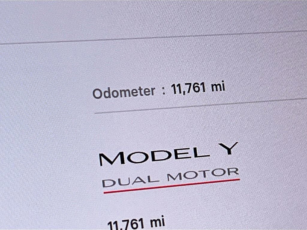 Used 2024 Tesla Model Y Performance image 11