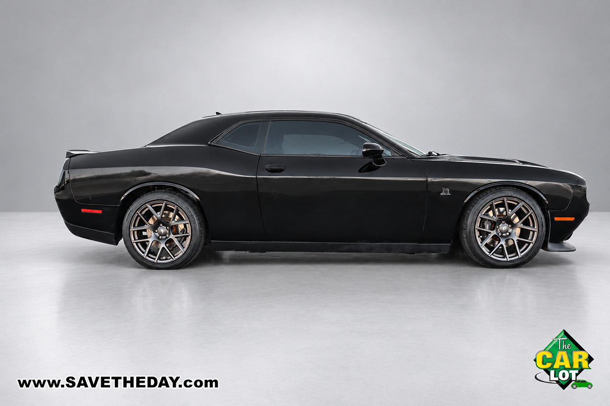 Used 2016 Dodge Challenger R/T Scat Pack w/ Leather Interior Group RWD image 9