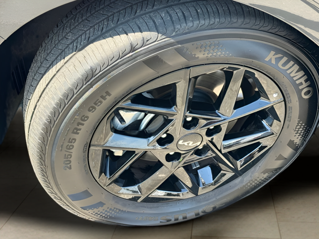 Used 2025 Kia K5 LXS FWD image 38