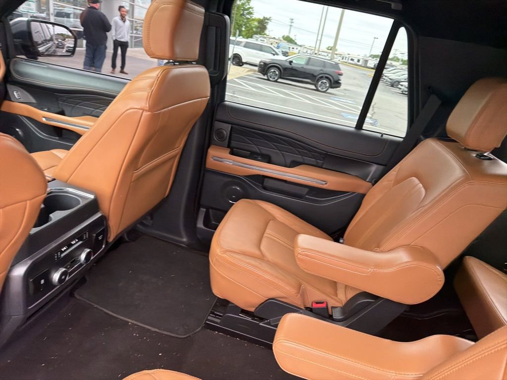 Used 2022 Ford Expedition Platinum AWD/4WD image 7