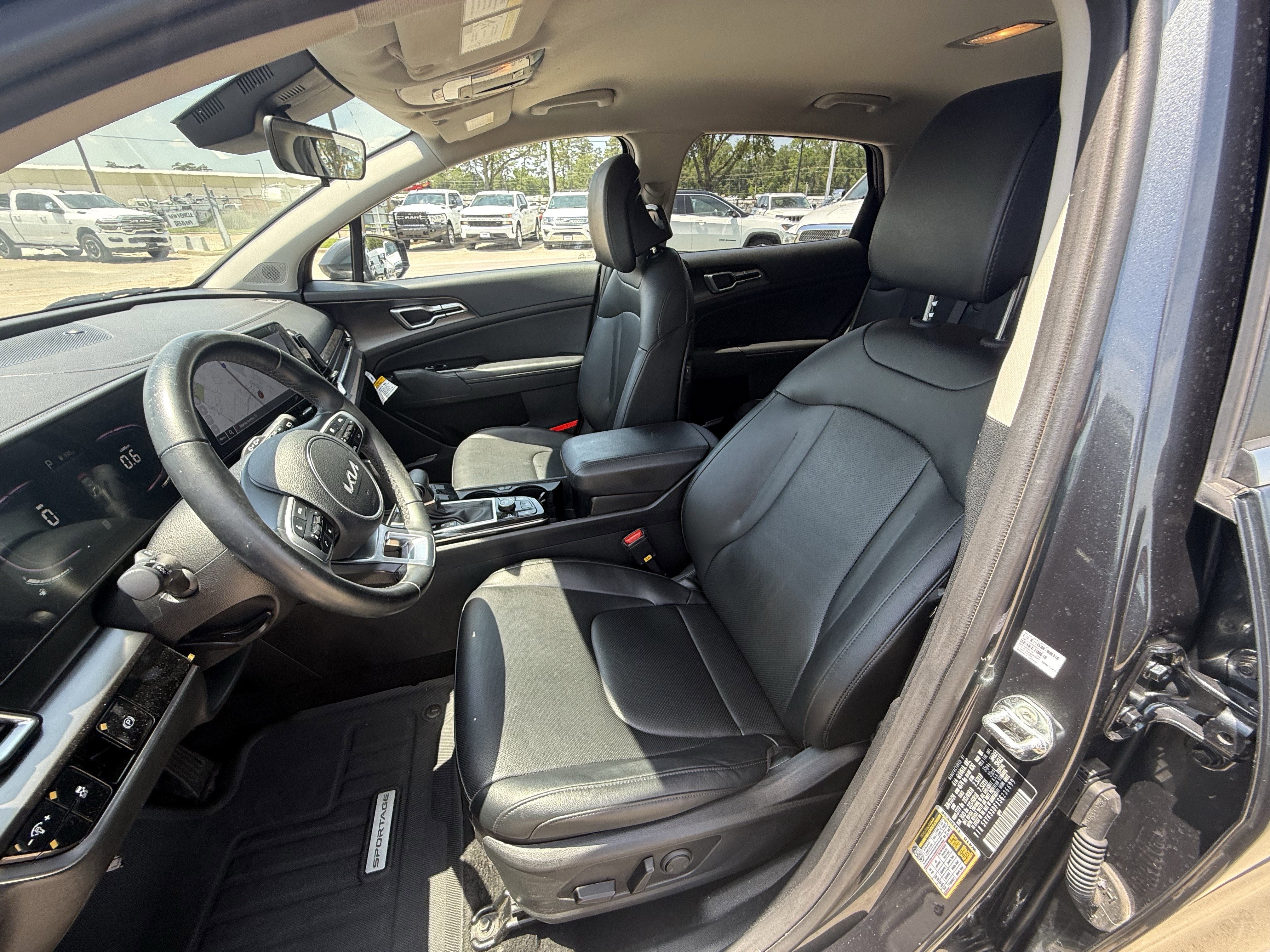 Used 2025 Kia Sportage EX FWD image 28