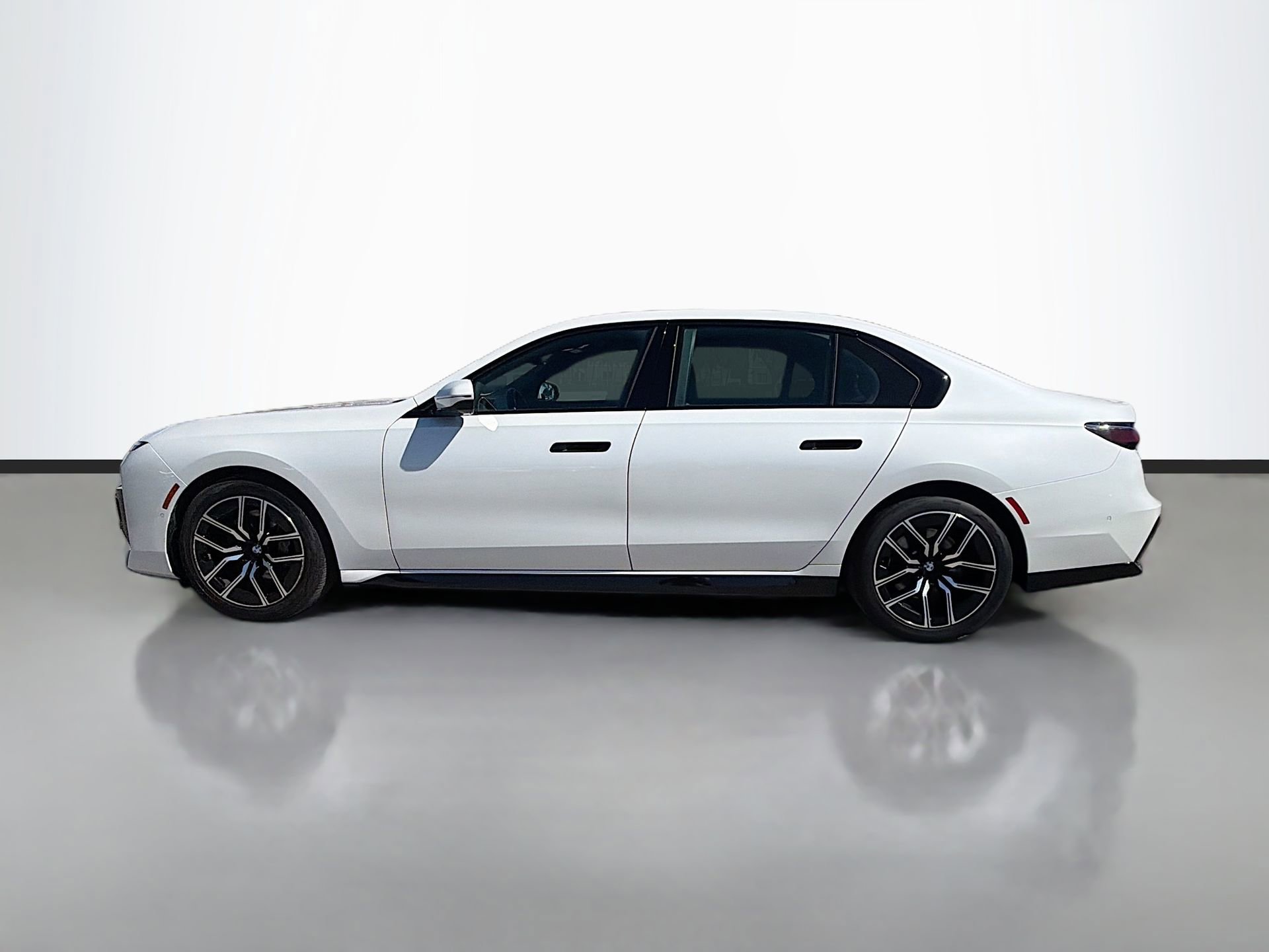 Certified 2025 BMW 740i image 7