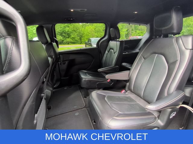 Used 2022 Chrysler Pacifica Touring-L w/ S Appearance Package AWD/4WD image 25
