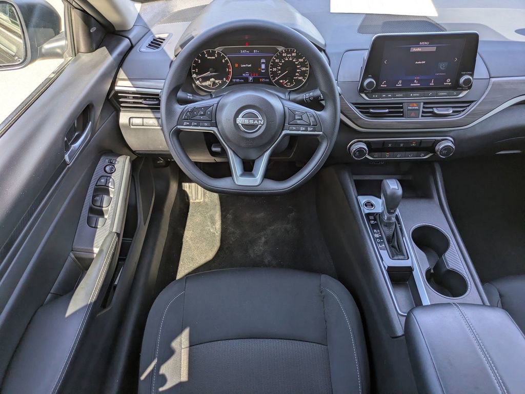 Used 2025 Nissan Altima 2.5 SV FWD image 15