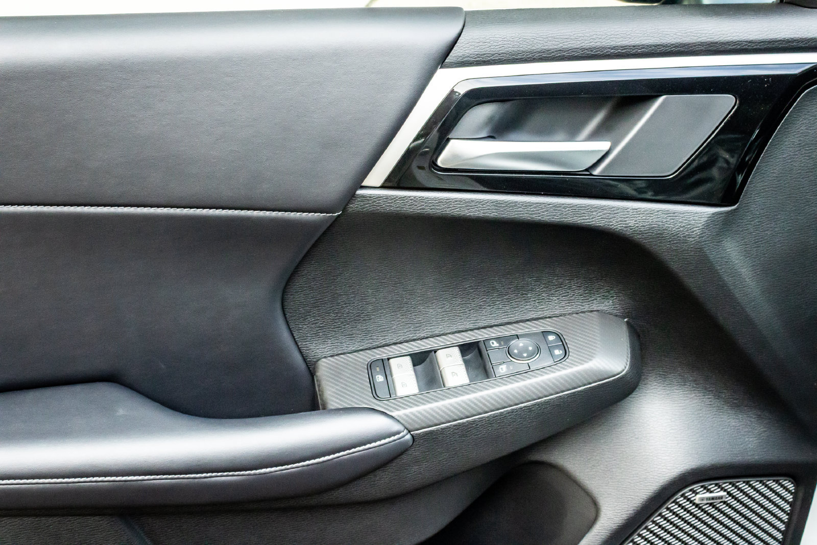 New 2026 Mitsubishi Outlander LE AWD/4WD image 25