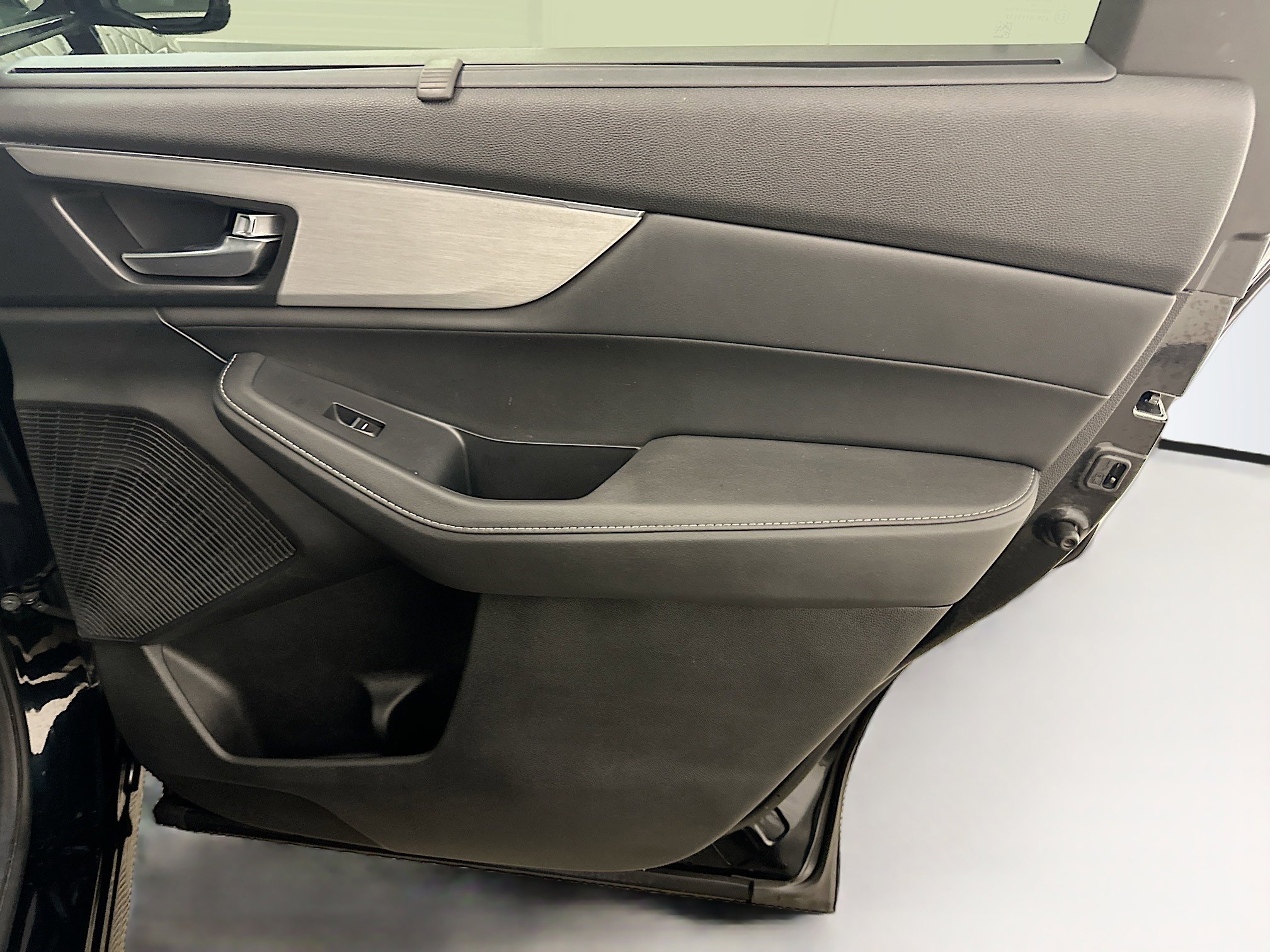 Used 2023 Acura MDX SH-AWD w/ Technology Package image 34