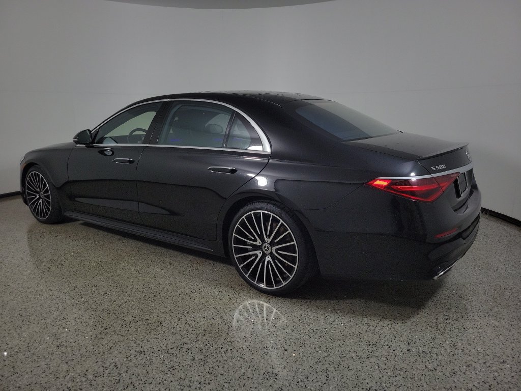 Used 2022 Mercedes-Benz S 580 4MATIC Sedan image 3
