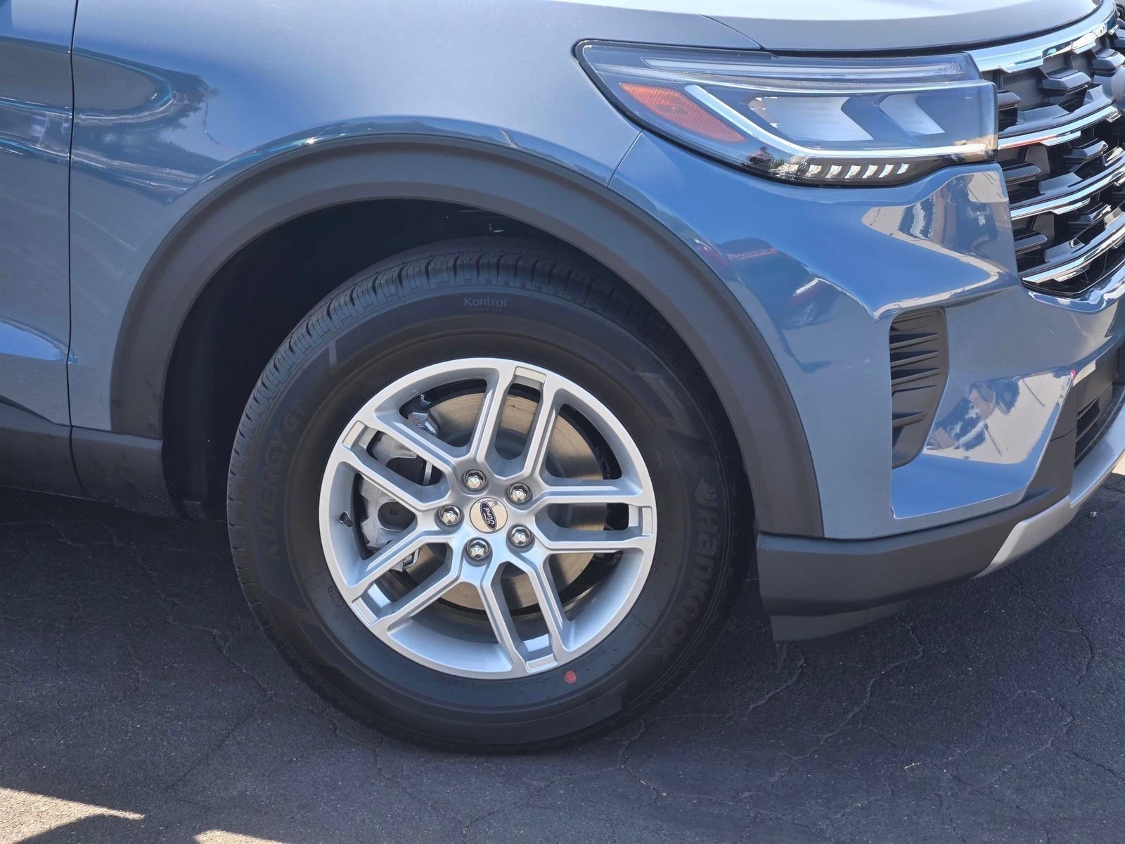 New 2026 Ford Explorer Active AWD/4WD image 6