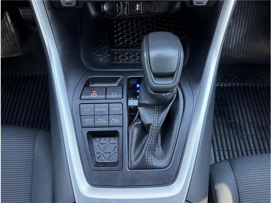 Used 2019 Toyota RAV4 LE w/ All Weather Liner Package AWD/4WD image 26