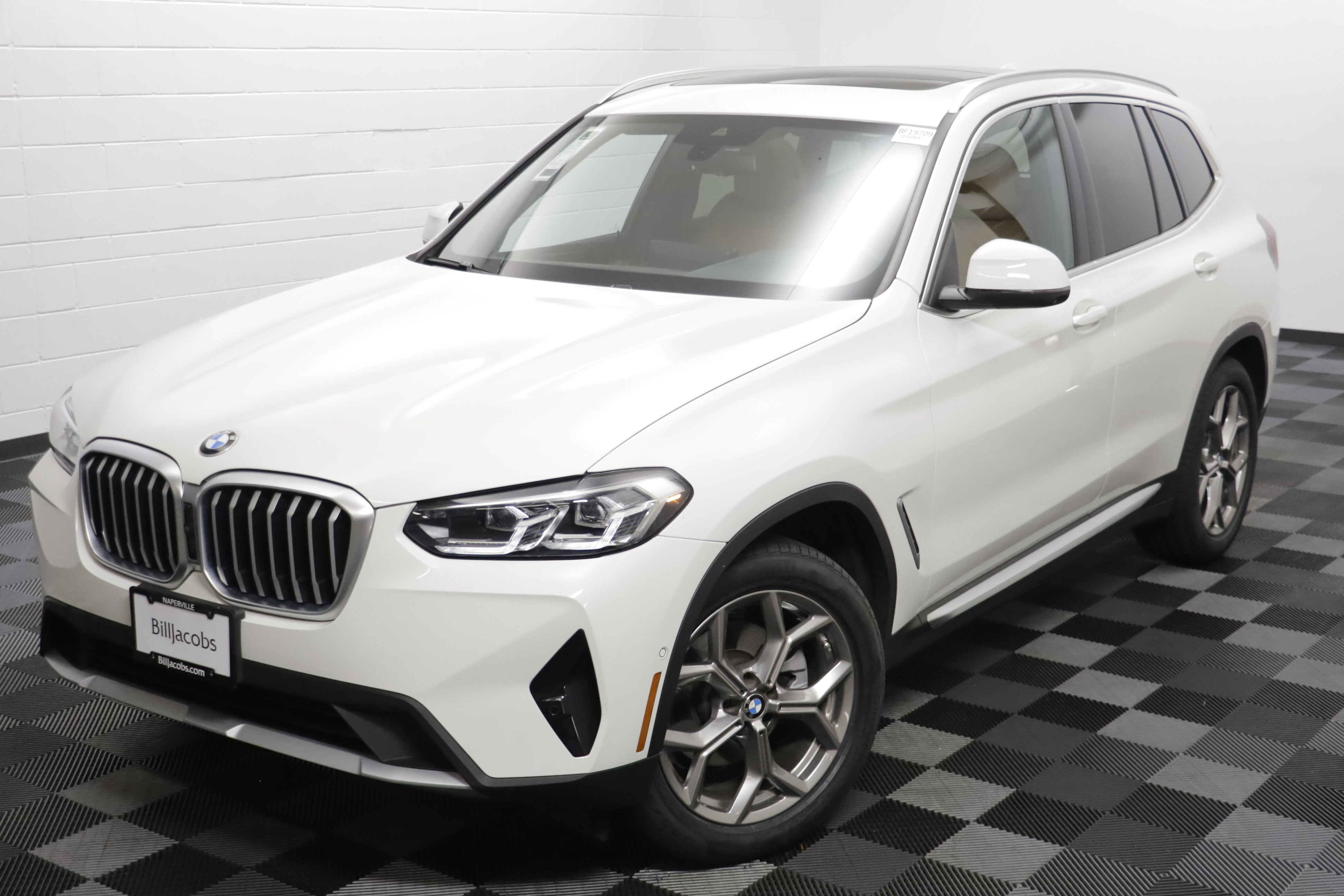Used 2023 BMW X3 xDrive30i w/ Premium Package w/ZPA AWD/4WD image 2