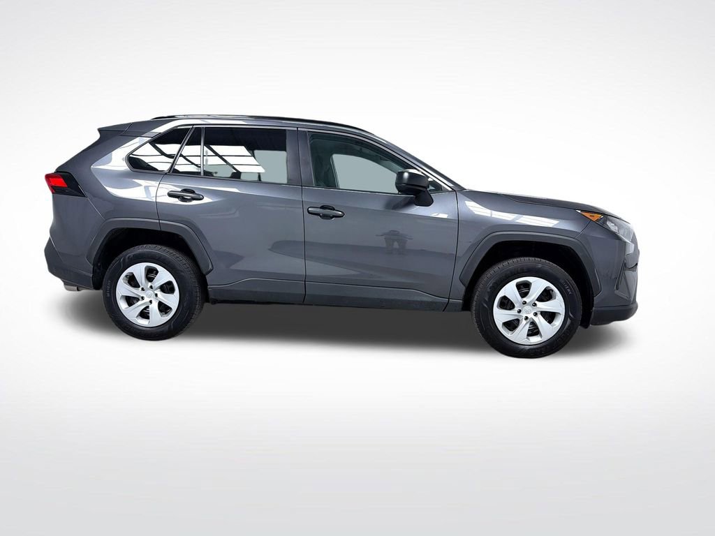 Used 2019 Toyota RAV4 LE AWD/4WD image 2