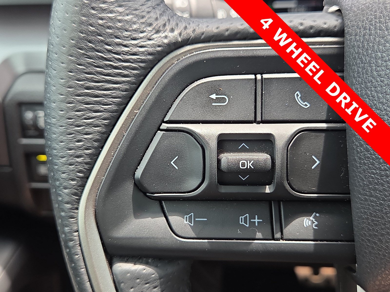 Used 2025 Toyota Tacoma TRD Sport AWD/4WD image 21