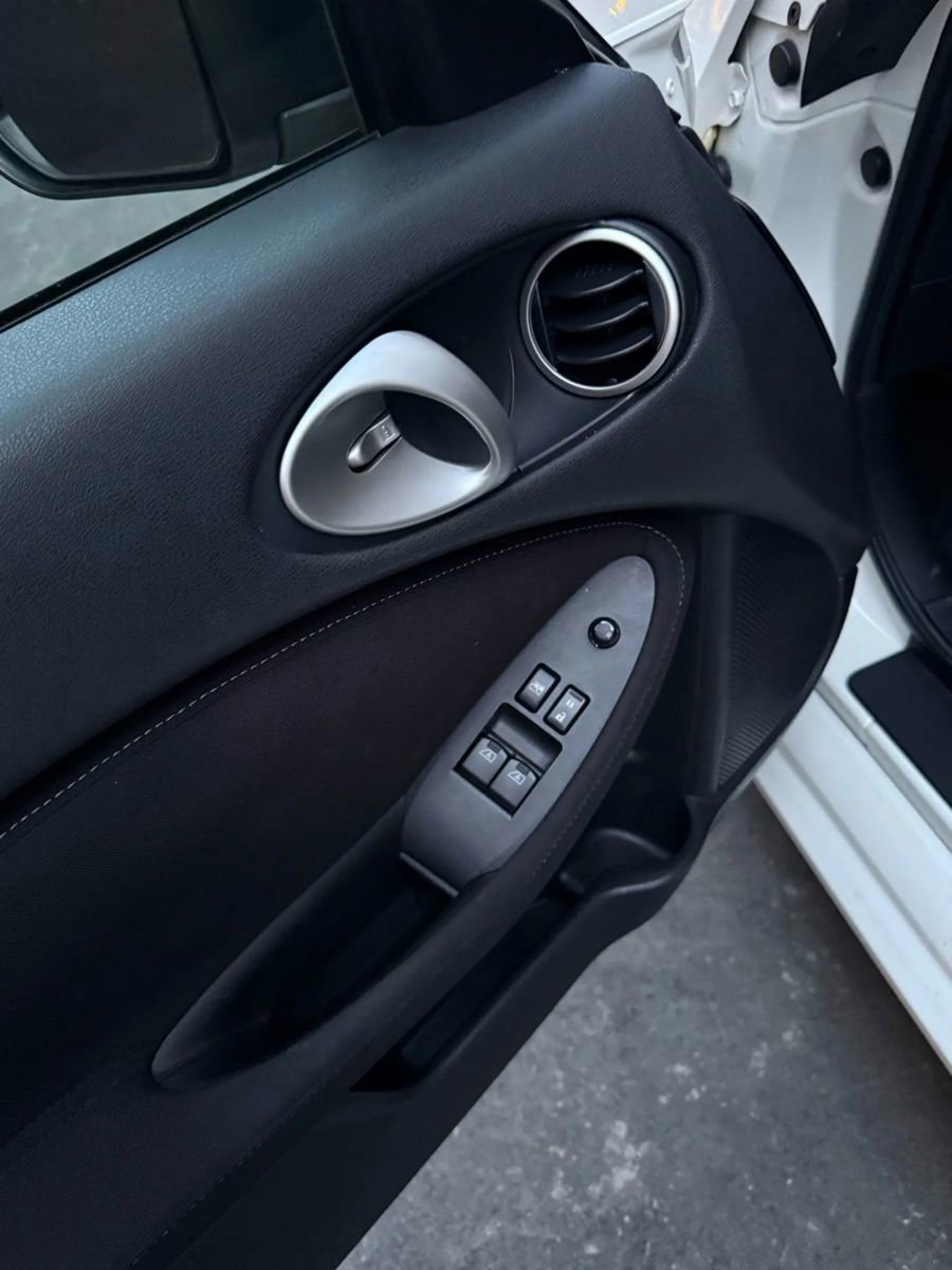 Used 2016 Nissan 370Z Coupe image 22