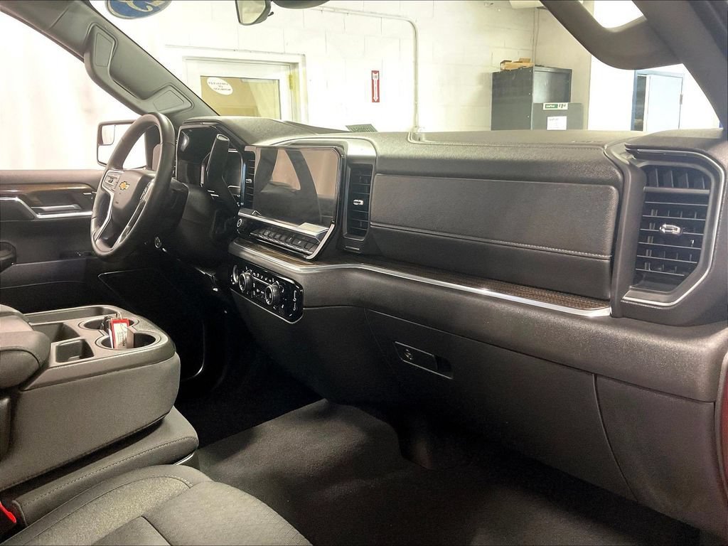 Used 2023 Chevrolet Silverado 1500 LT AWD/4WD image 14