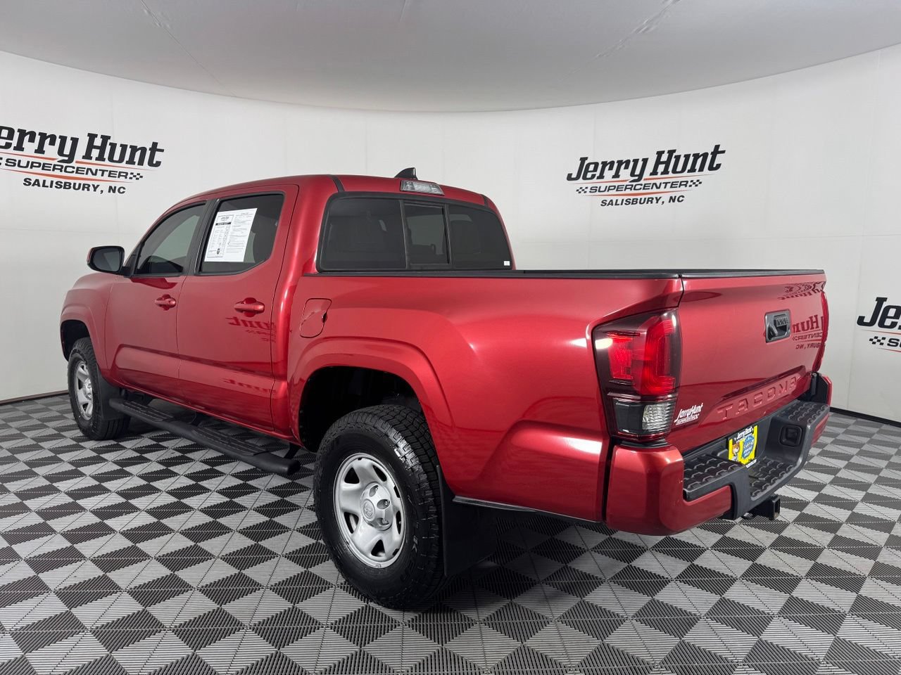 Used 2020 Toyota Tacoma SR w/ SR Convenience Package RWD image 8