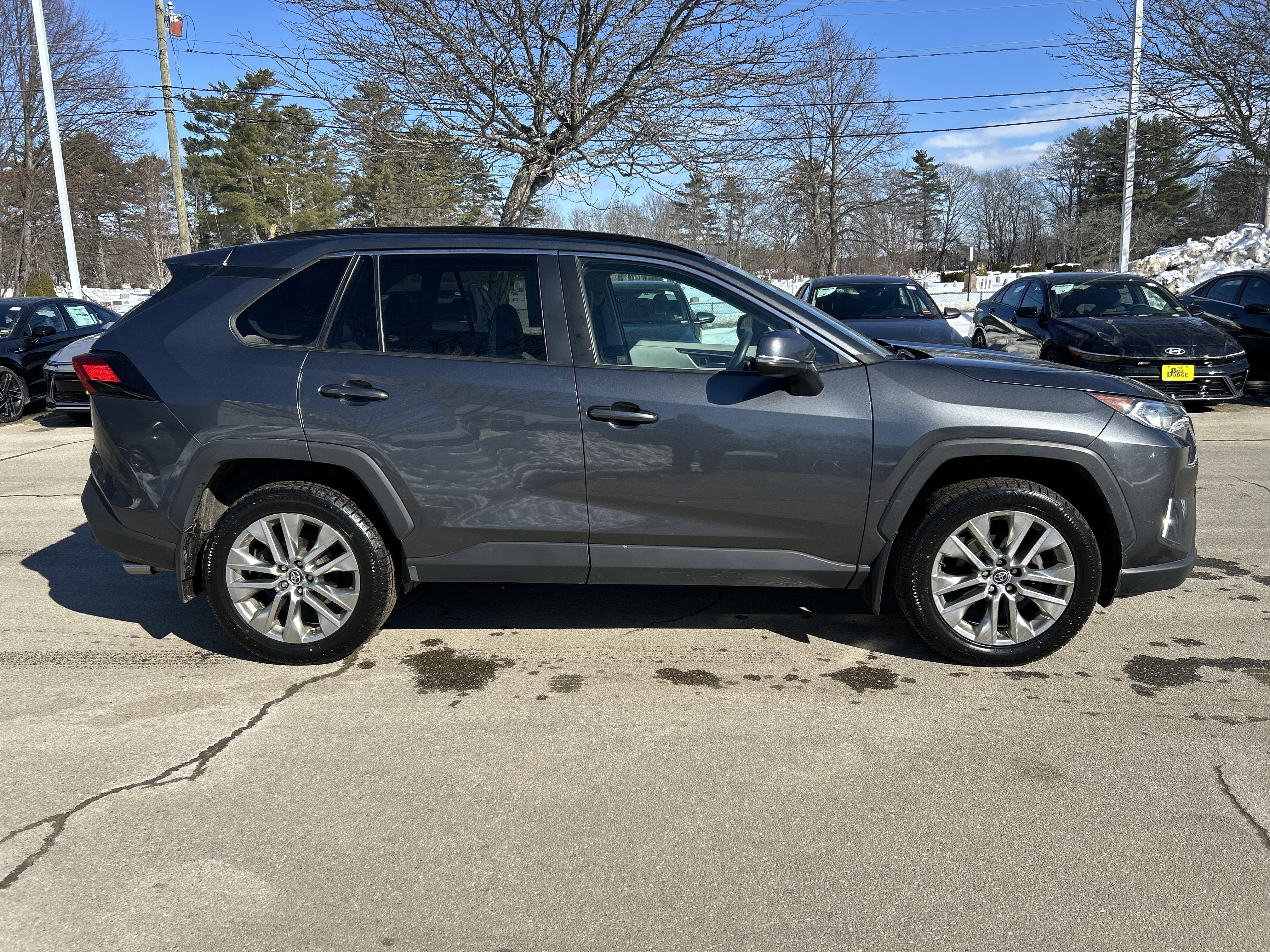 Used 2020 Toyota RAV4 XLE Premium image 4