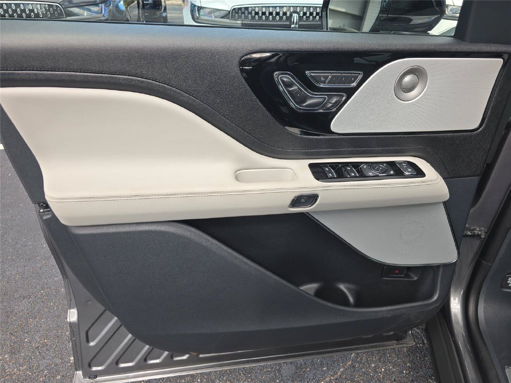 New 2027 Lincoln Aviator Reserve w/ Luxury Package RWD image 15