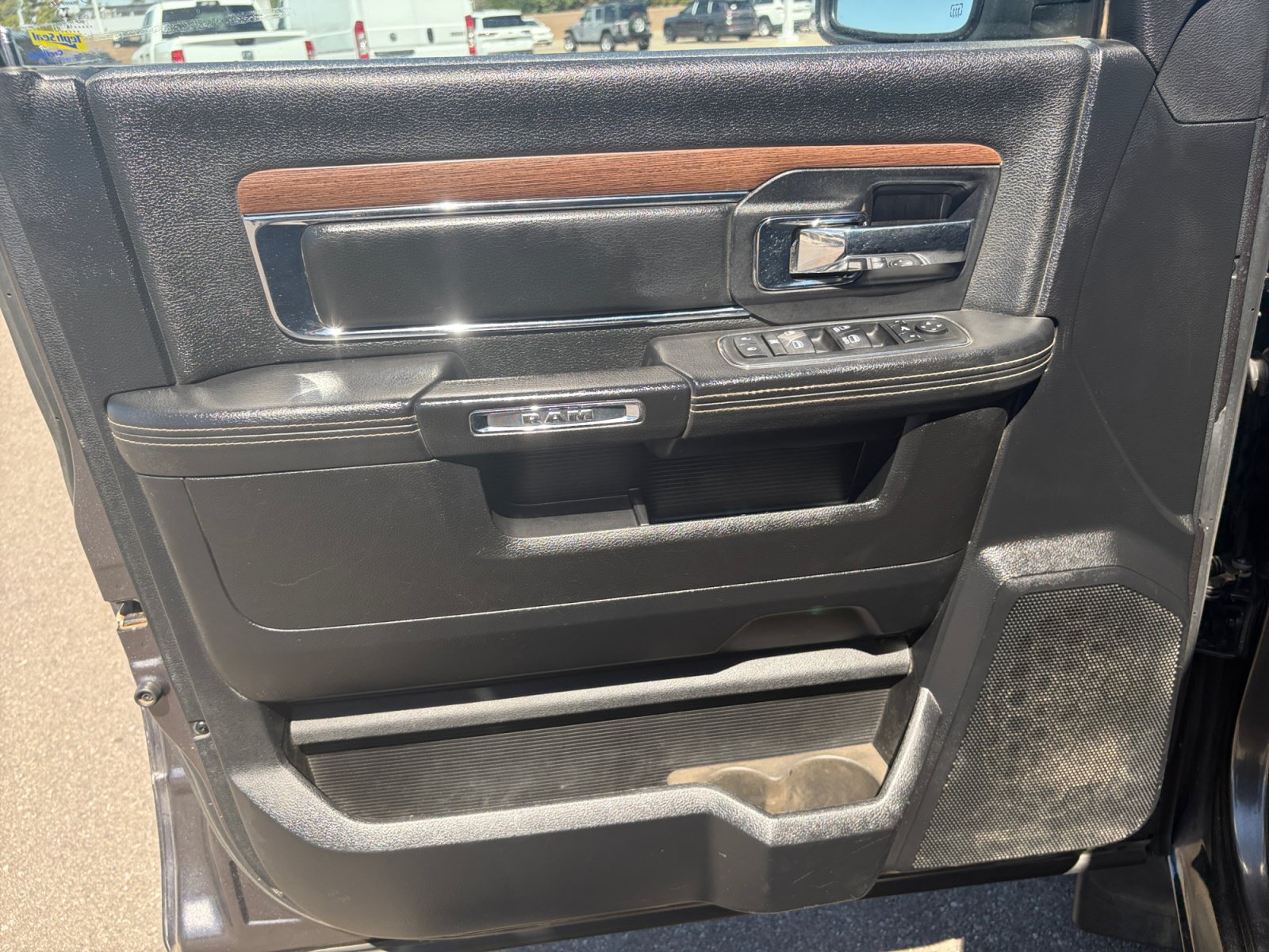 Used 2014 RAM 1500 Laramie w/ Convenience Group AWD/4WD image 13