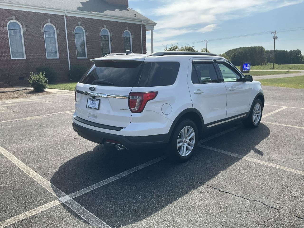 Used 2018 Ford Explorer XLT AWD/4WD image 6