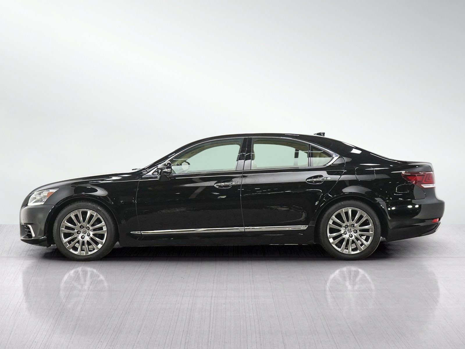 Used 2015 Lexus LS 460 w/ Comfort Package RWD image 2