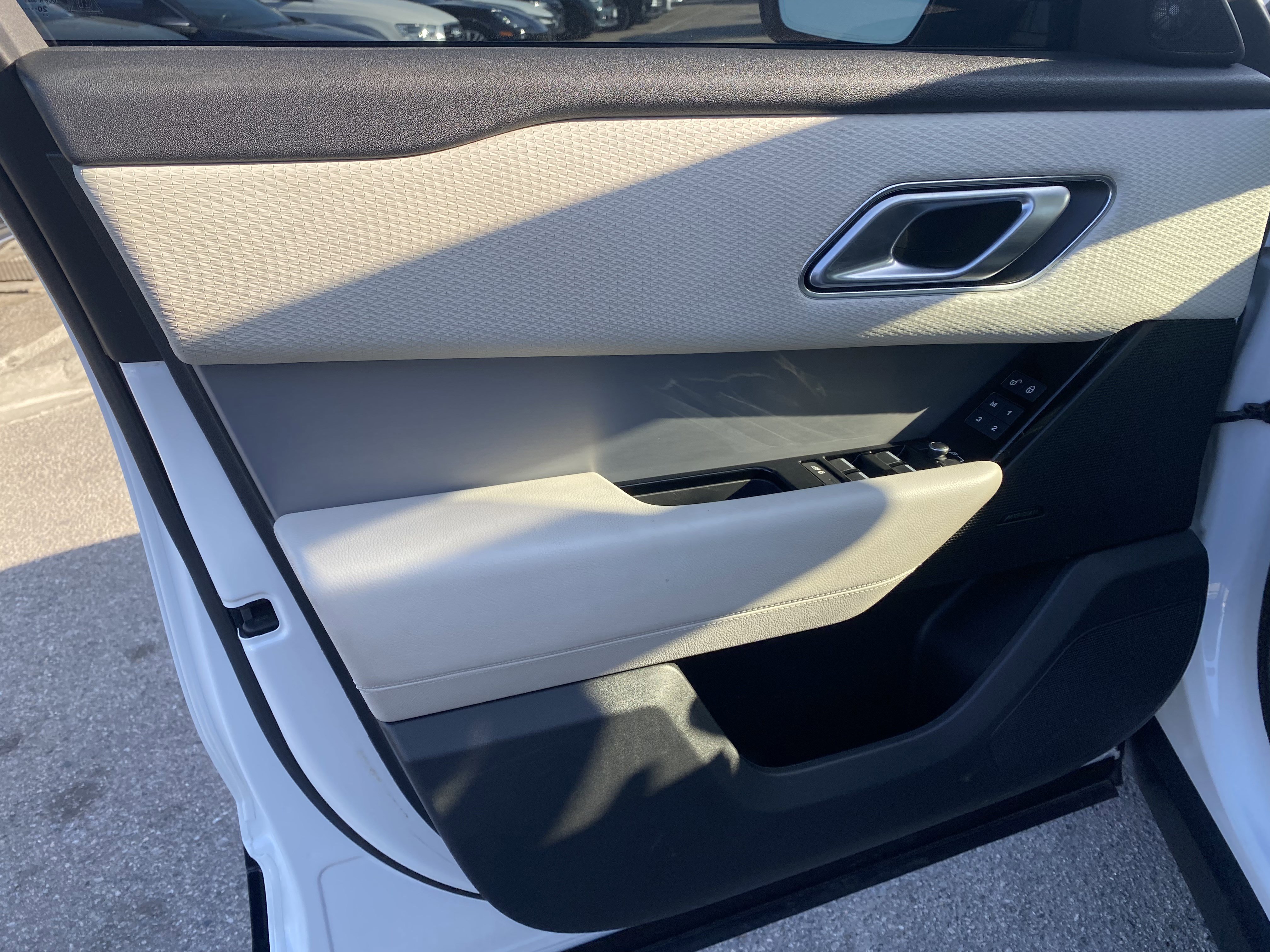 Used 2020 Land Rover Range Rover Velar R-Dynamic S image 11