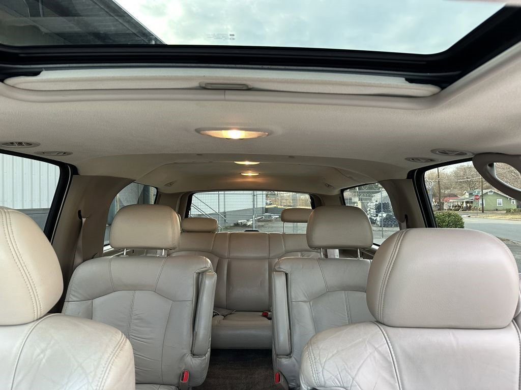 Used 2002 Chevrolet Suburban LT image 28