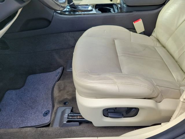 Used 2013 Lincoln MKS AWD image 12