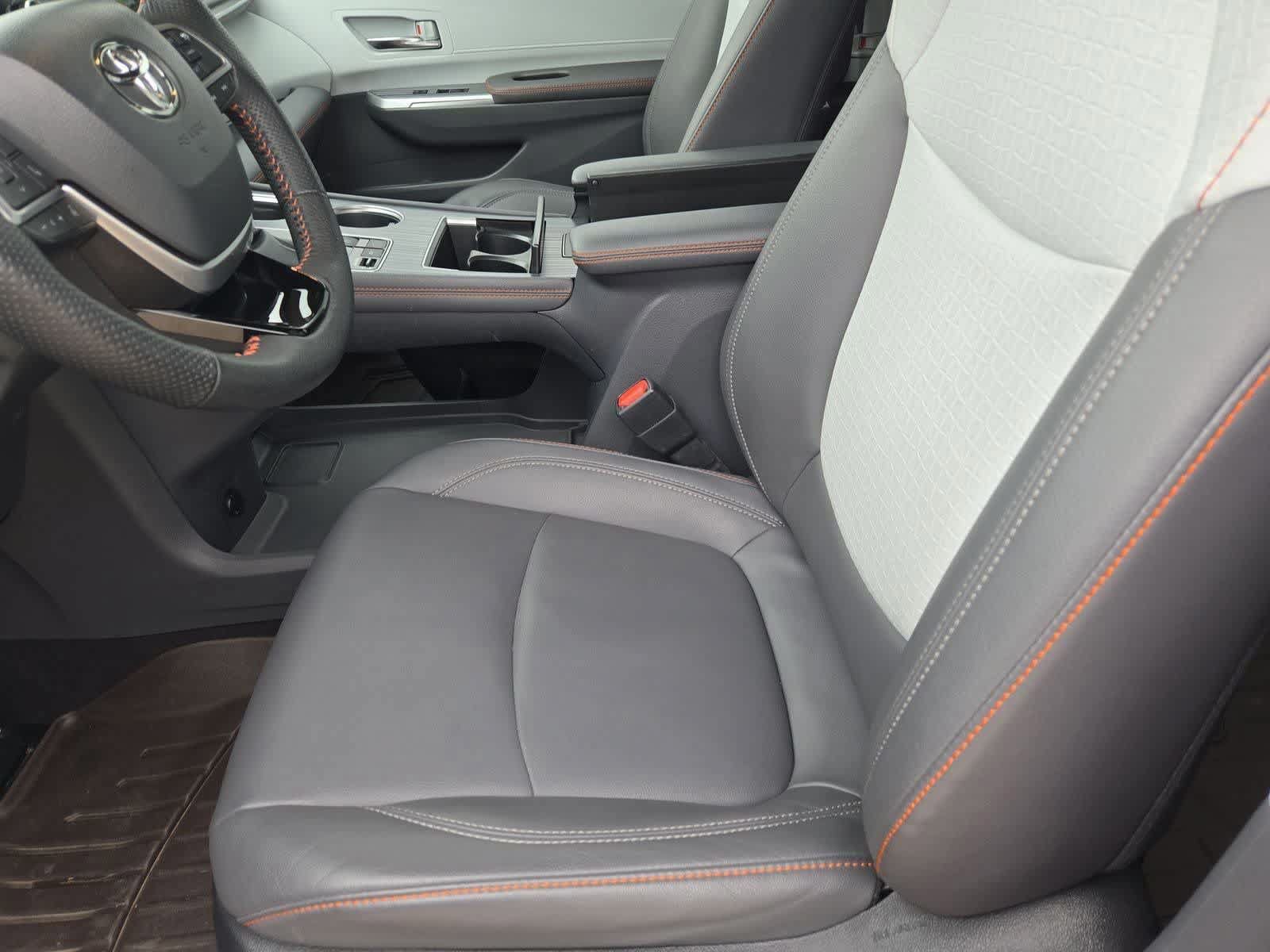 Used 2022 Toyota Sienna XSE w/ XSE Plus Package FWD image 15