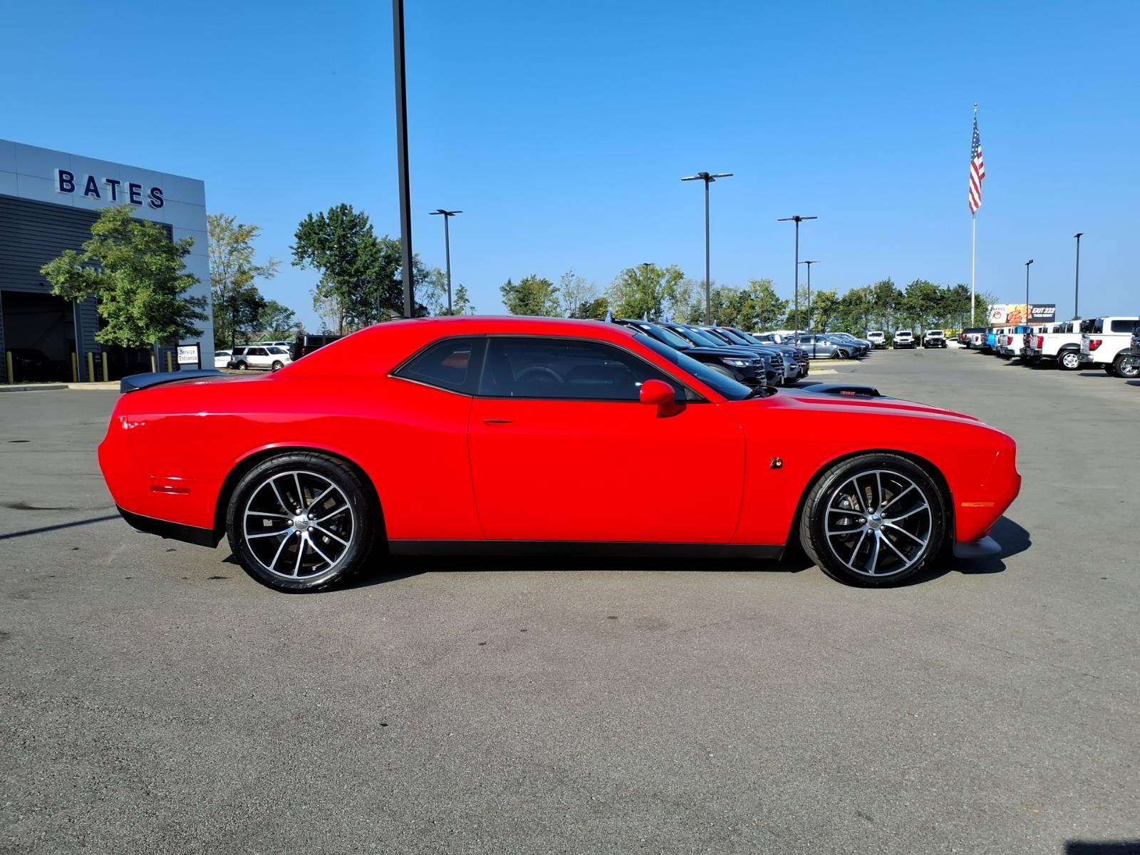 Used 2016 Dodge Challenger R/T Scat Pack RWD image 2