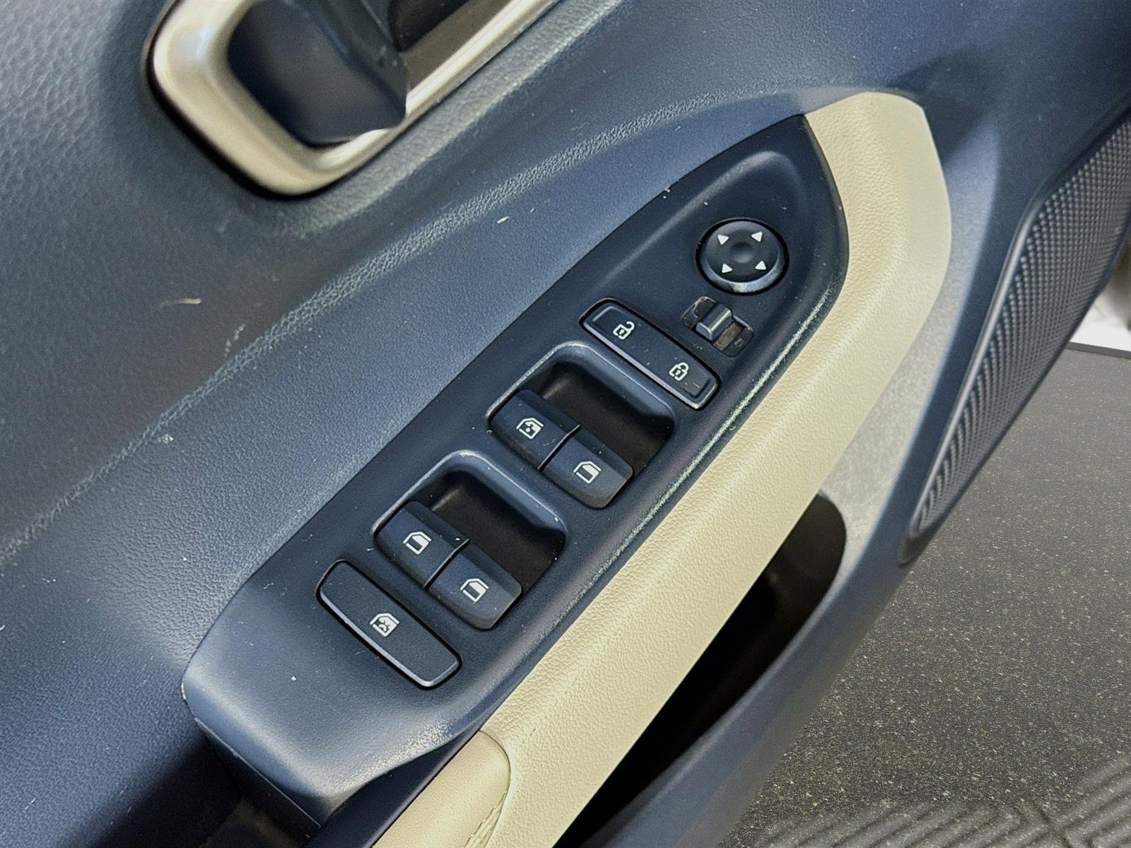 Certified 2023 Hyundai Venue Limited image 18