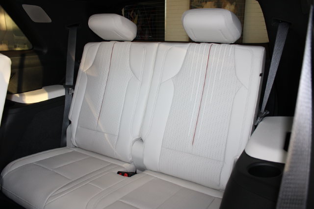 New 2027 Cadillac Vistiq Premium Luxury w/ LPO, Floor Liner Package AWD/4WD image 14