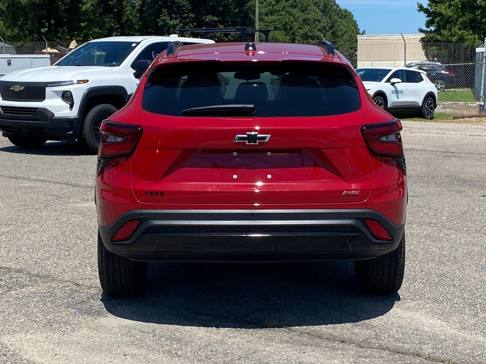 New 2026 Chevrolet Trax RS w/ Sunroof Package FWD image 4