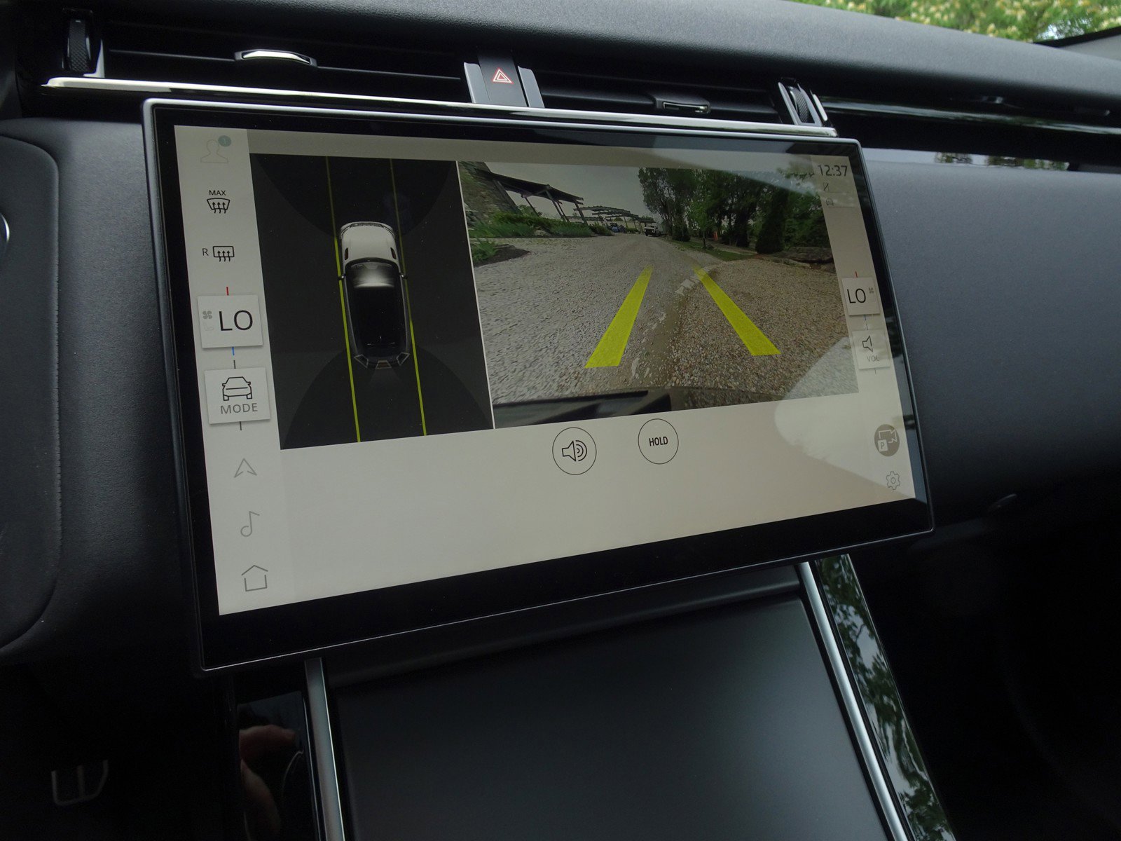 New 2025 Land Rover Range Rover Velar Dynamic SE image 4