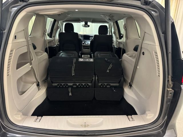 Used 2017 Chrysler Pacifica Touring image 36