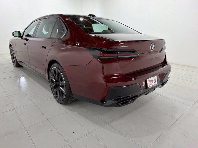 Used 2025 BMW 760i xDrive w/ Executive Package AWD/4WD image 3