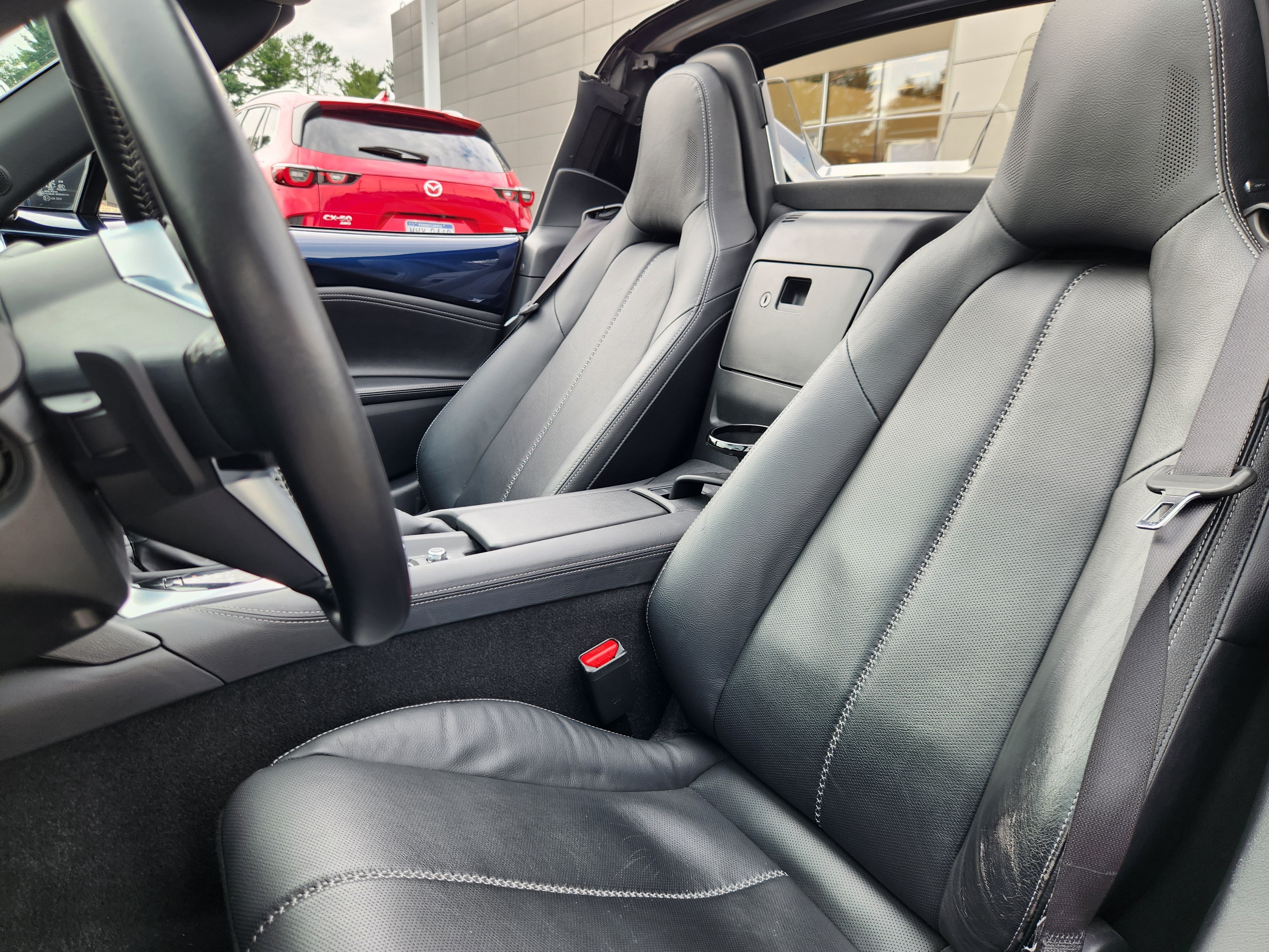 Used 2025 MAZDA MX-5 Miata RF Grand Touring RWD image 11