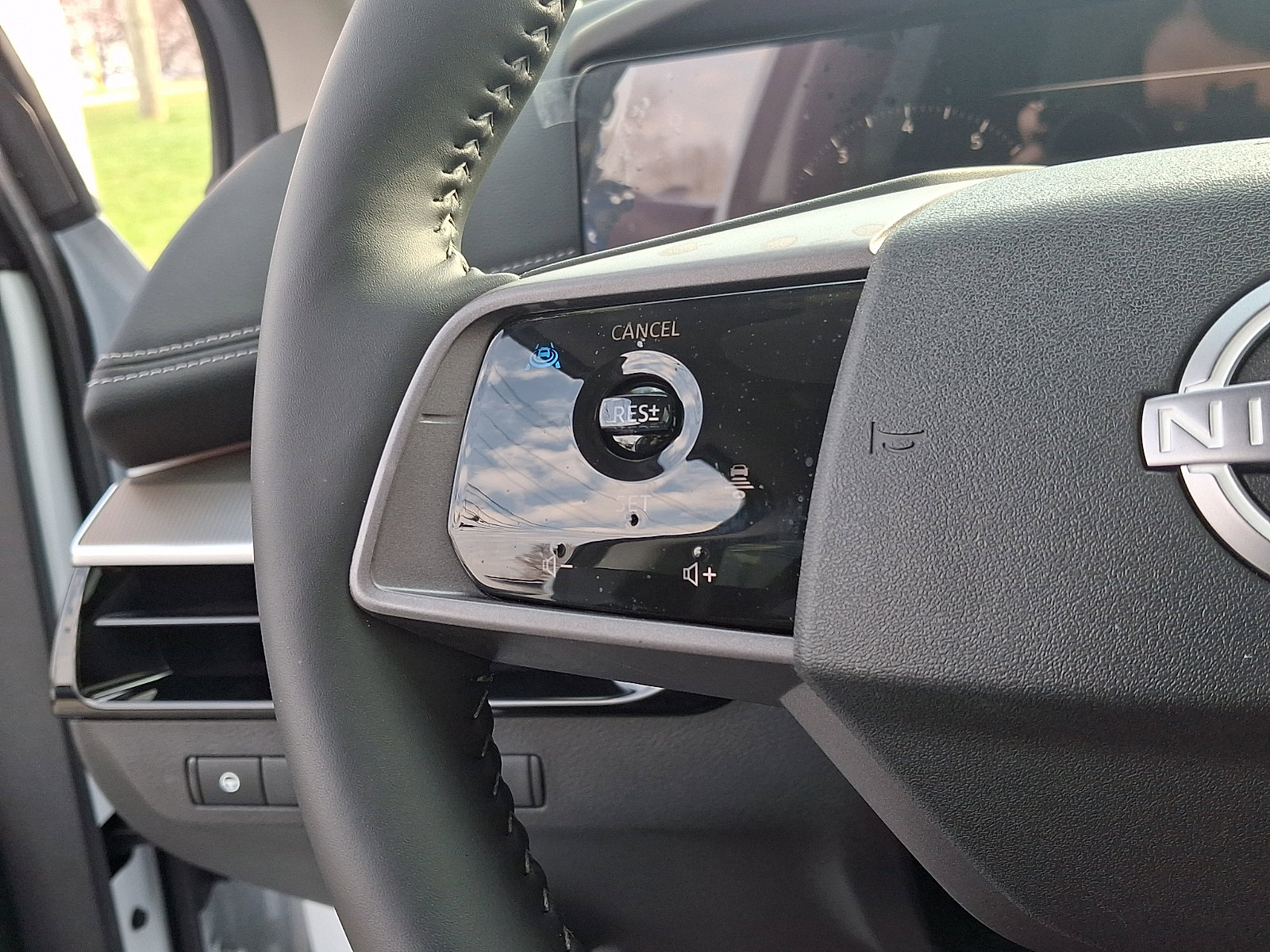 Used 2025 Nissan Murano SL AWD/4WD image 22