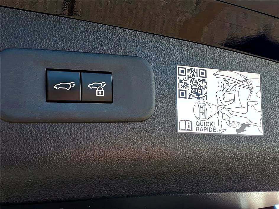 Used 2025 Toyota Crown Signia w/ Advanced Technology Package image 11