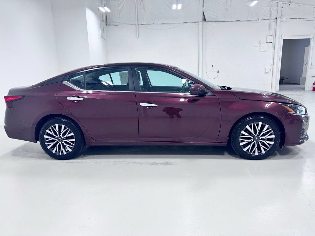 Used 2023 Nissan Altima 2.5 SV FWD image 6