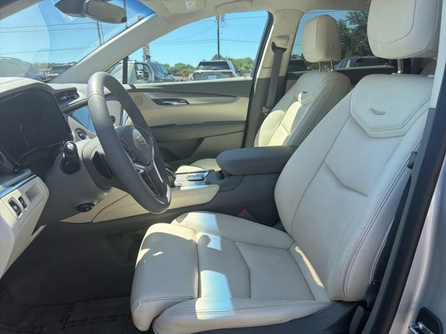 Used 2017 Cadillac XT5 Luxury w/ Driver Awareness Package FWD image 14