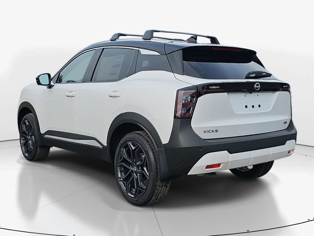 New 2026 Nissan Kicks SR w/ SR Premium Package FWD image 8