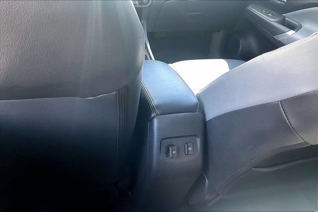 Used 2023 Nissan Kicks SR w/ SR Premium Package FWD image 35
