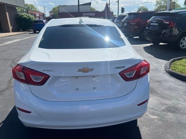 Used 2018 Chevrolet Cruze Premier FWD image 4