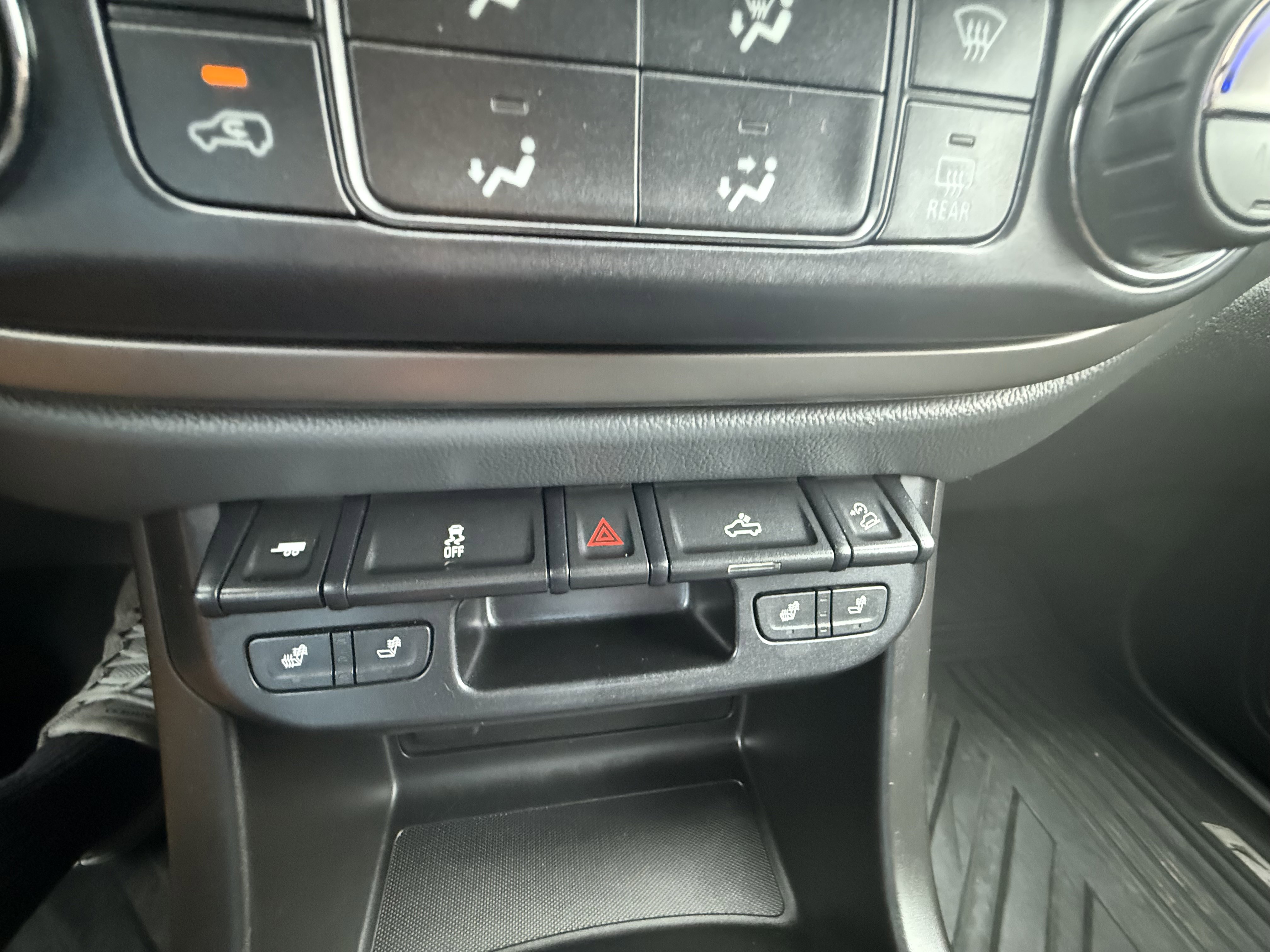 Used 2015 Chevrolet Colorado Z71 w/ Trail Boss Edition image 22