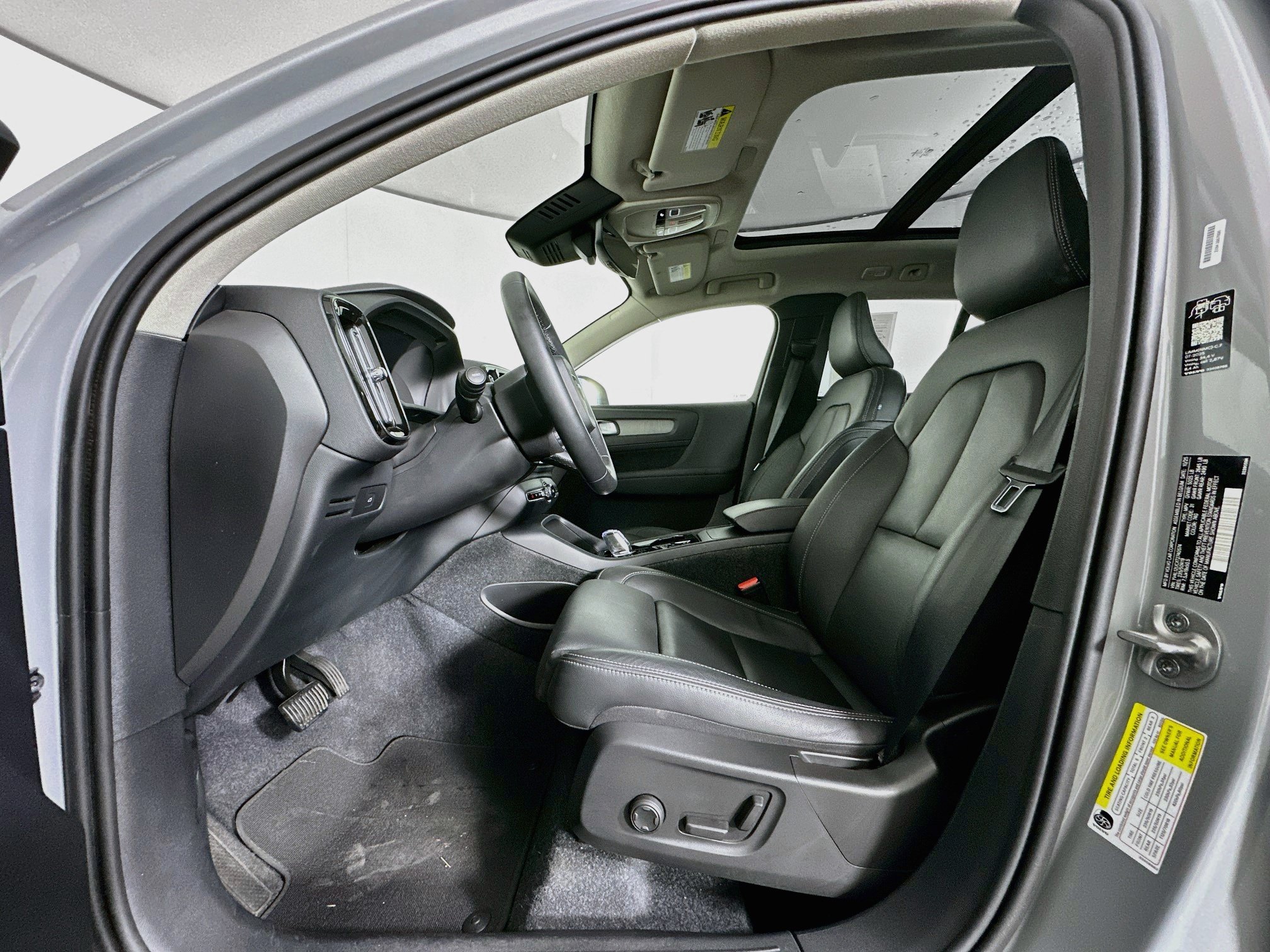 Used 2026 Volvo XC40 B5 Plus AWD/4WD image 13