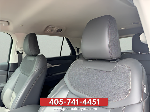 Used 2025 Ford Explorer Active w/ Active Comfort Package RWD image 29