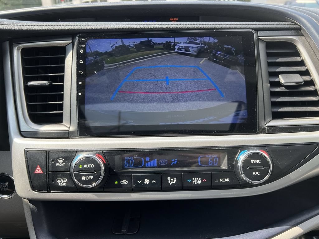 Used 2016 Toyota Highlander XLE AWD/4WD image 19
