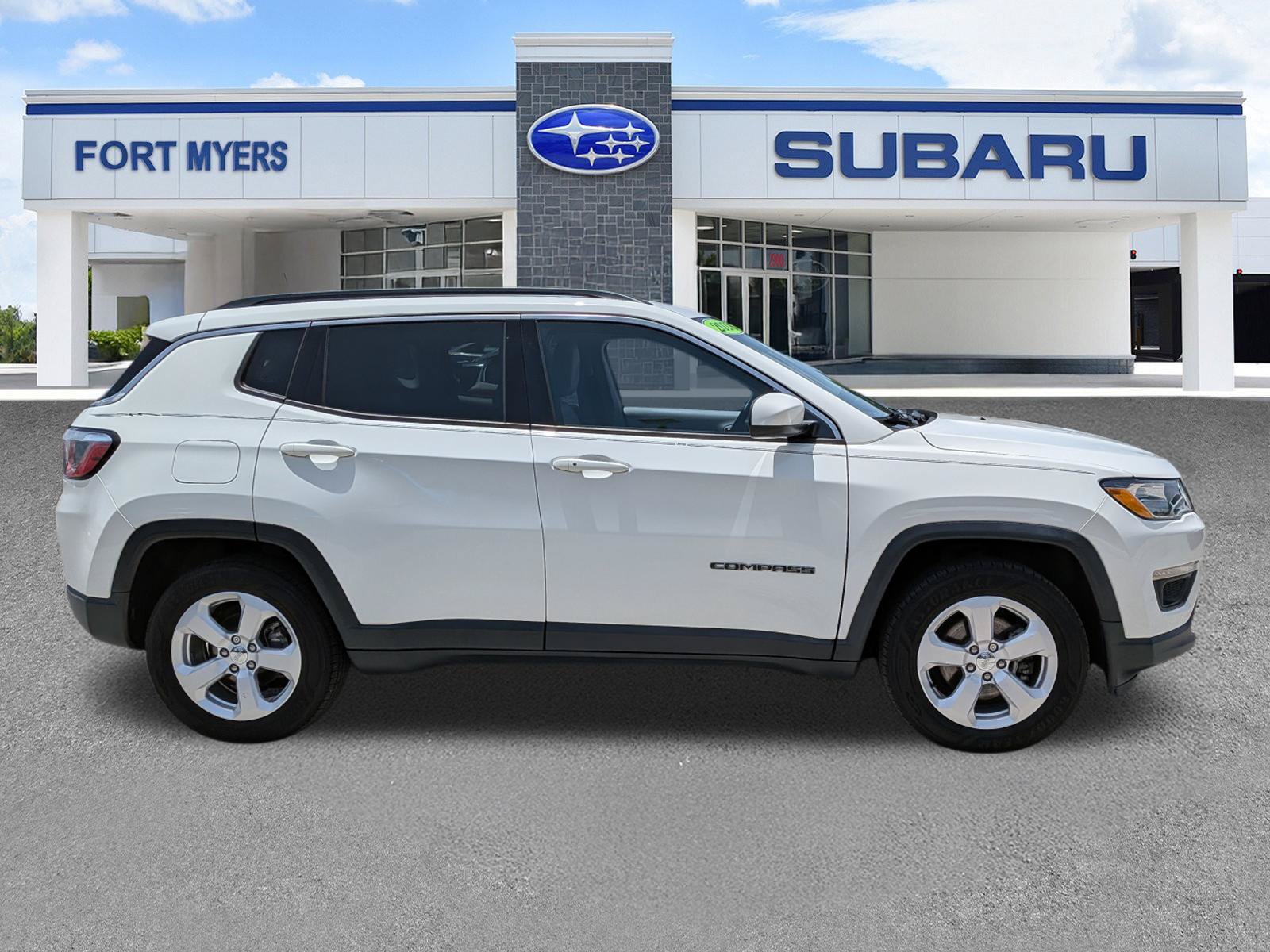 Used 2018 Jeep Compass Latitude FWD image 3