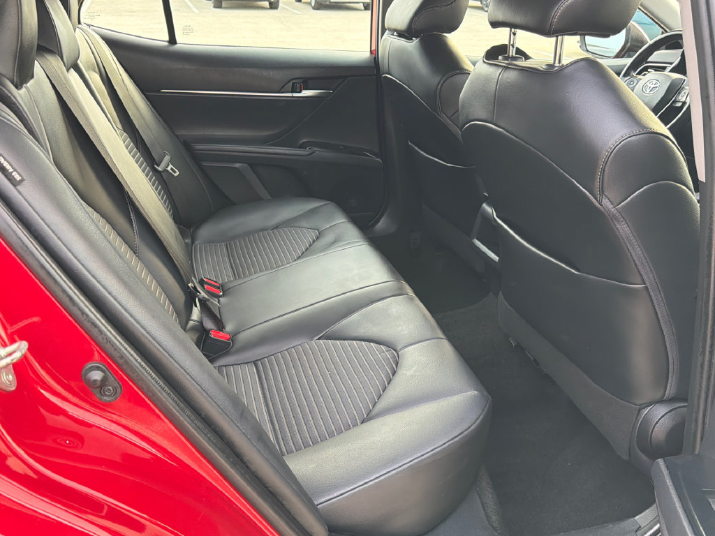 Used 2020 Toyota Camry SE FWD image 10