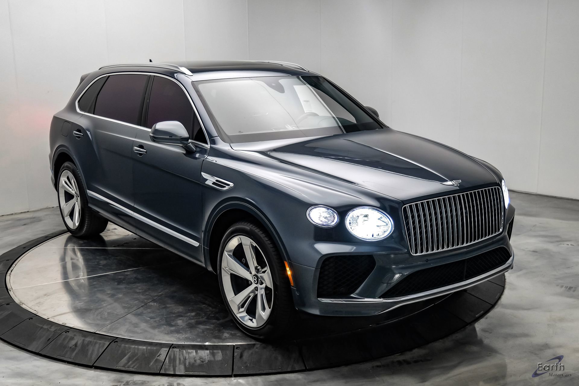 Used 2023 Bentley Bentayga Extended Wheelbase AWD/4WD image 24